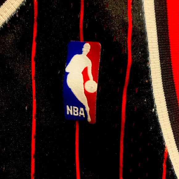 Toni Kukoc #7 Bulls 95-96 Hardwood Classics Swingman Player Jersey - Picture 11 of 15